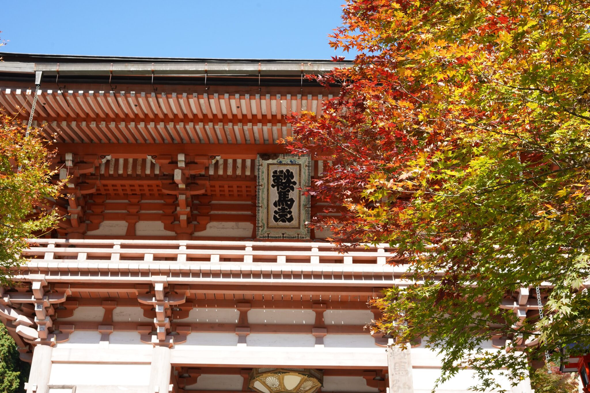 【京都】市内奥地の紅葉を堪能！たった1時間で鞍馬寺の紅葉写真を撮ってきた！ | あみろうブログ